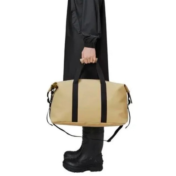 NWT Rains Hilo Weekend Waterproof Bag in Sand and Black - Picture 3 of 5